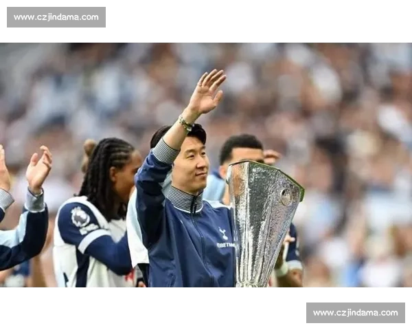 泪洒首尔!孙兴慜告别战全场致敬,父亲含泪见证传奇谢幕